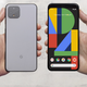 هاتفان ذكيان يعملان بنظام Android بجوار بعضهما البعض